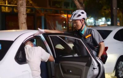 酒后寻代驾遇尴尬 两小时无果，车主坦言“他们连车都不想上”